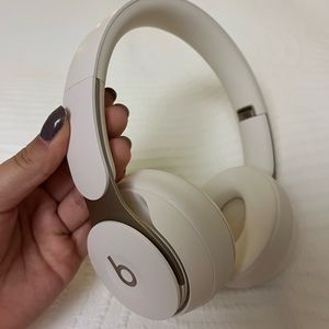 Beats by Dr. Dre - Solo Pro Wireless Noise Cancelling On-Ear Headphones - Ivory